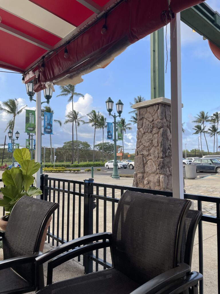 Outdoor seating at Coconut Marketplace Restaurants